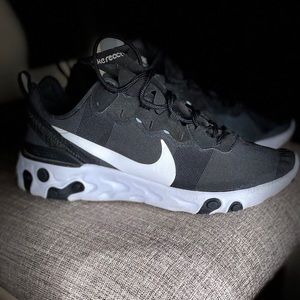 Men’s Nike Element 55 Sneakers size 10